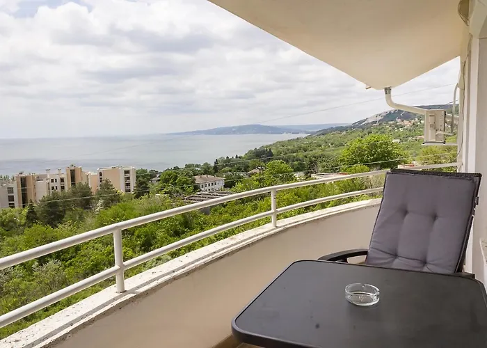 Lejlighed Two Identical Designer 2bd Flats With Sea View In By Flat Mаnager Balchik