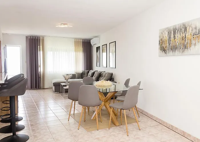 Lejlighed Two Identical Designer 2bd Flats With Sea View In By Flat Mаnager