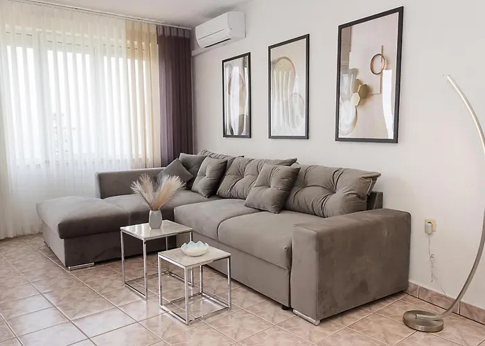 Two Identical Designer 2bd Flats With Sea View In By Flat Mаnager Lejlighed